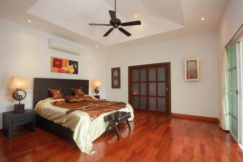 Chalet de 4 dormitorios en Hua Hin, Tailandia № 168461 - foto 12