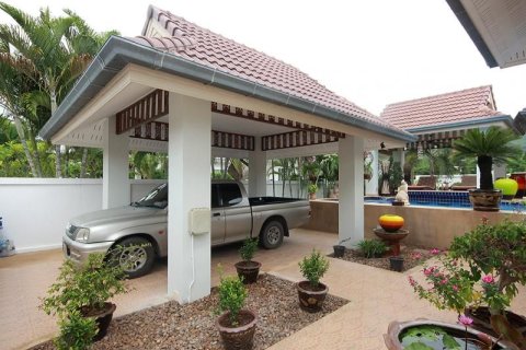 Chalet de 4 dormitorios en Hua Hin, Tailandia № 168461 - foto 15