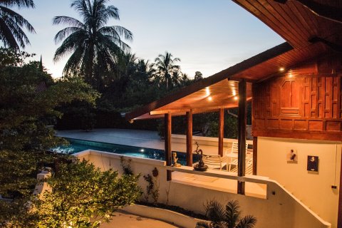 Chalet de 4 dormitorios en Hua Hin, Tailandia № 168458 - foto 21