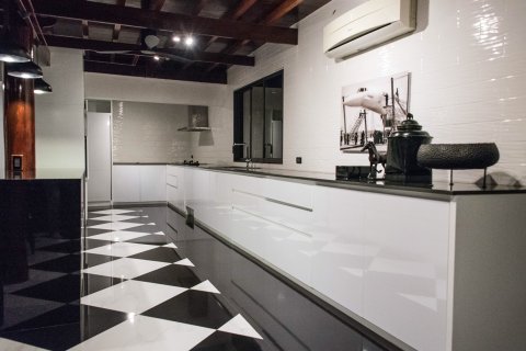 Chalet de 4 dormitorios en Hua Hin, Tailandia № 168458 - foto 11