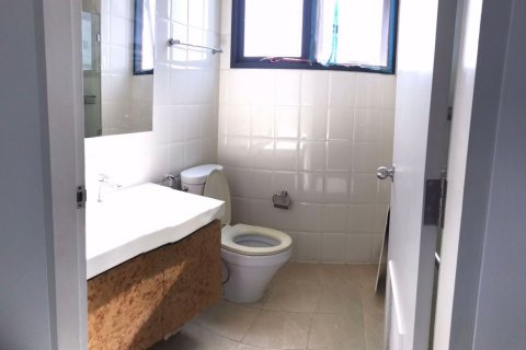 Condominio de 2 dormitorios en Phra Khanong, Bangkok, Tailandia № 48063 - foto 9