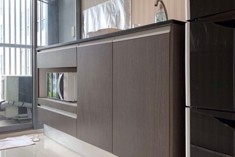 Condominio de 2 dormitorios en Phra Khanong, Bangkok, Tailandia № 48064 - foto 7