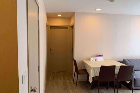 Condominio de 2 dormitorios en Phra Khanong, Bangkok, Tailandia № 48064 - foto 2
