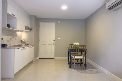 Condo in Watthana, Bangkok, Thailand, 1 bedroom  № 71559 - photo 3