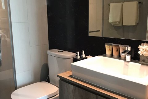 Condominio de 1 dormitorio en Phra Khanong, Bangkok, Tailandia № 71561 - foto 9