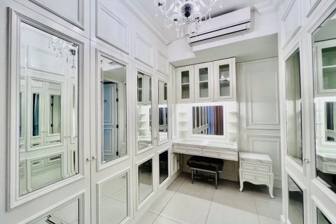 Condominio de 1 dormitorio en Watthana, Bangkok, Tailandia № 71560 - foto 18