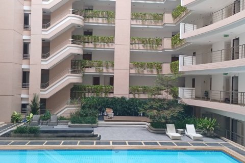 Condo in Bangkok, Thailand, 2 bedrooms № 115230 - photo 7