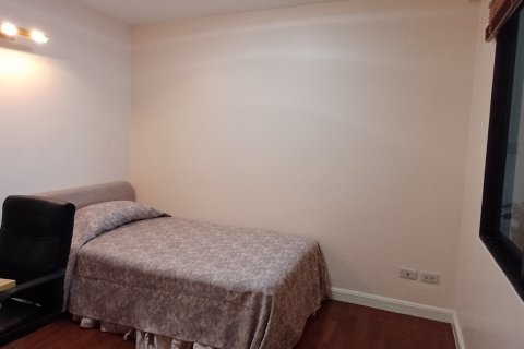 Condo in Bangkok, Thailand, 2 bedrooms № 115230 - photo 5