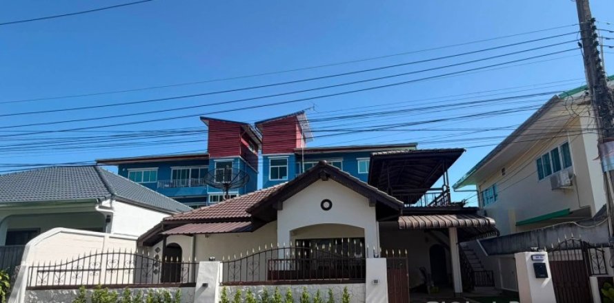 Casa de 3 dormitorios en Pattaya, Tailandia № 209812