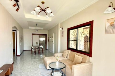 Casa de 3 dormitorios en Pattaya, Tailandia № 209812 - foto 3