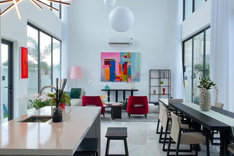 Casa de 3 dormitorios en Sattahip, Tailandia № 209810 - foto 7