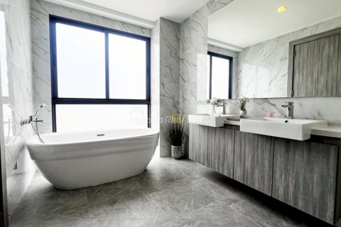 Casa de 3 dormitorios en Sattahip, Tailandia № 209810 - foto 18