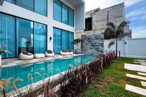 Casa de 3 dormitorios en Sattahip, Tailandia № 209810 - foto 4