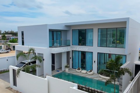 Casa de 3 dormitorios en Sattahip, Tailandia № 209810 - foto 2