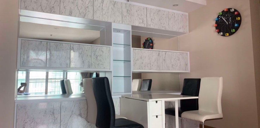 Condominio de 2 dormitorios en Huai Khwang, Bangkok, Tailandia № 48170
