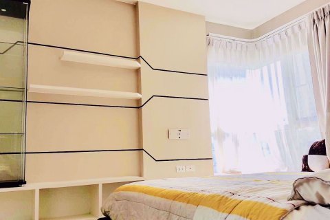 Condominio de 2 dormitorios en Huai Khwang, Bangkok, Tailandia № 48170 - foto 5