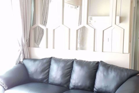 Condominio de 2 dormitorios en Huai Khwang, Bangkok, Tailandia № 48170 - foto 2