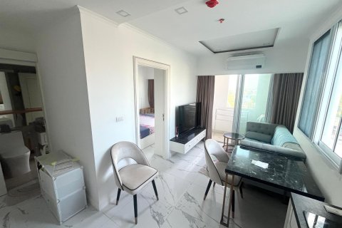 Apartamento de 2 habitaciones en Pattaya, Tailandia № 205854 - foto 2