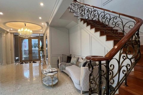 Chalet de 4 dormitorios en Thawi Watthana, Bangkok, Tailandia № 133881 - foto 13