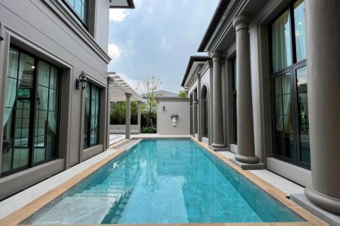 Chalet de 4 dormitorios en Thawi Watthana, Bangkok, Tailandia № 133881 - foto 22