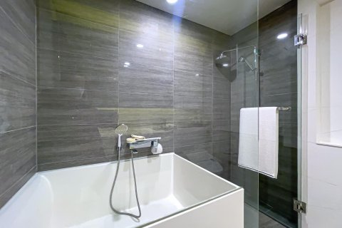 Condominio de 1 dormitorio en Khlong Toei, Bangkok, Tailandia № 133885 - foto 15