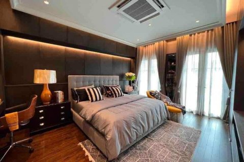 Chalet de 4 dormitorios en Sathon, Bangkok, Tailandia № 133886 - foto 6