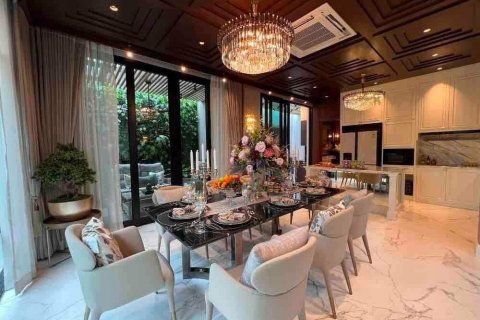 Chalet de 4 dormitorios en Sathon, Bangkok, Tailandia № 133886 - foto 4