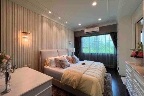 Chalet de 4 dormitorios en Sathon, Bangkok, Tailandia № 133886 - foto 7