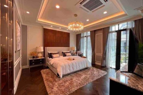Chalet de 4 dormitorios en Sathon, Bangkok, Tailandia № 133886 - foto 5
