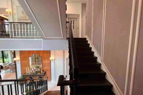 Chalet de 4 dormitorios en Sathon, Bangkok, Tailandia № 133886 - foto 12