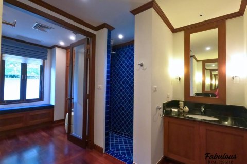 Chalet de 4 dormitorios en Bang Tao, Tailandia № 179688 - foto 24