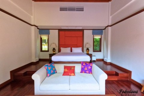 Chalet de 4 dormitorios en Bang Tao, Tailandia № 179688 - foto 19