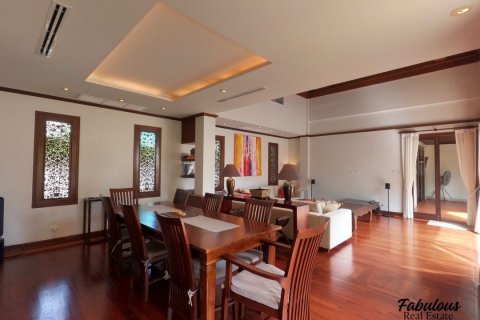 Chalet de 4 dormitorios en Bang Tao, Tailandia № 179688 - foto 12