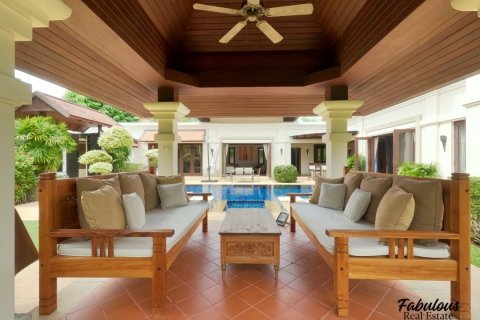 Chalet de 4 dormitorios en Bang Tao, Tailandia № 179688 - foto 10