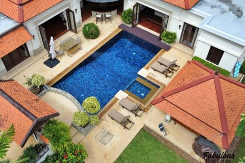 Chalet de 4 dormitorios en Bang Tao, Tailandia № 179688 - foto 3