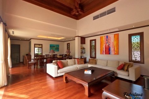Chalet de 4 dormitorios en Bang Tao, Tailandia № 179688 - foto 4