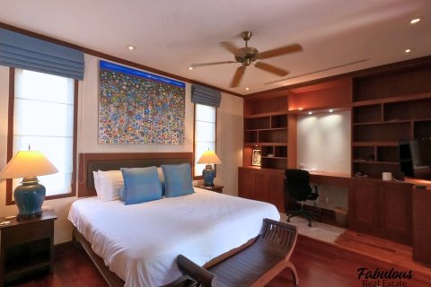 Chalet de 4 dormitorios en Bang Tao, Tailandia № 179688 - foto 14