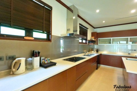 Chalet de 4 dormitorios en Bang Tao, Tailandia № 179688 - foto 18