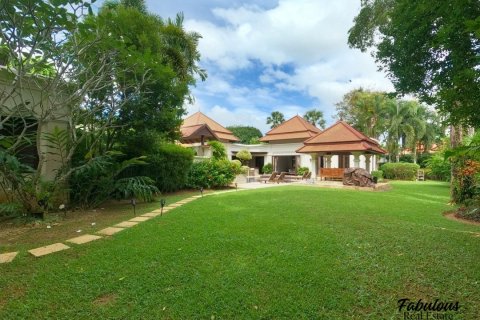 Chalet de 4 dormitorios en Bang Tao, Tailandia № 179688 - foto 2