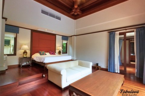 Chalet de 4 dormitorios en Bang Tao, Tailandia № 179688 - foto 8