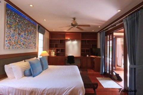 Chalet de 4 dormitorios en Bang Tao, Tailandia № 179688 - foto 15