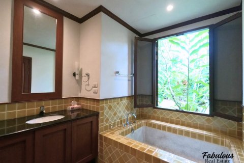 Chalet de 4 dormitorios en Bang Tao, Tailandia № 179688 - foto 22