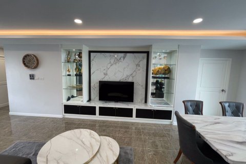 Penthouse in Watthana, Bangkok, Thailand 3 Schlafzimmer № 47679 - Foto 2