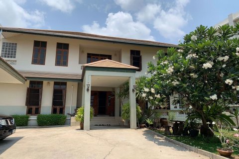 Casa de 4 dormitorios en Phra Khanong, Bangkok, Tailandia № 47681 - foto 7