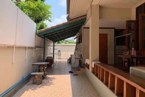 Casa de 4 dormitorios en Phra Khanong, Bangkok, Tailandia № 47681 - foto 3