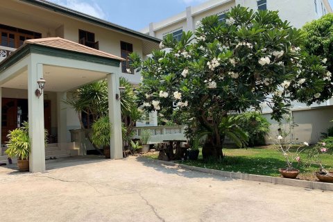Casa de 4 dormitorios en Phra Khanong, Bangkok, Tailandia № 47681 - foto 8