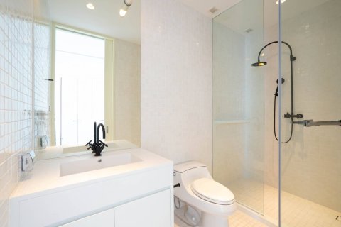 Dúplex de 2 dormitorios en Bangkok, Tailandia № 180469 - foto 21