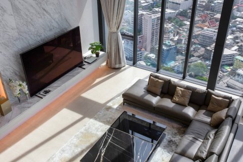 Ático de 4 dormitorios en Bangkok, Tailandia № 180464 - foto 11