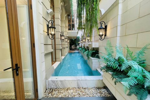 House in Bangkok, Thailand 4 bedrooms № 180470
