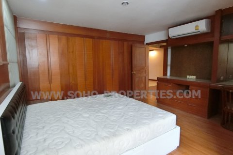 Condo in Bangkok, Thailand, 3 bedrooms  № 144133 - photo 16